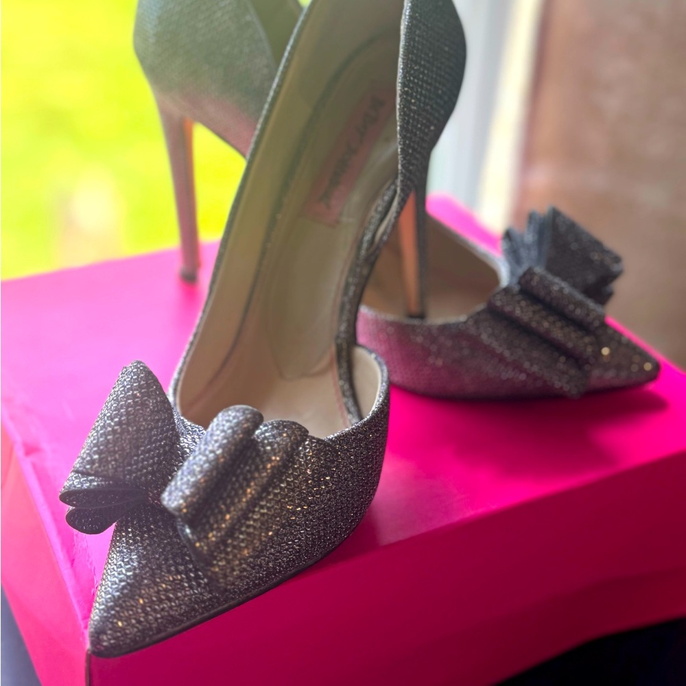 Betsey Johnson Prince d’Orsay Pewter Evening Pumps sz 7.5